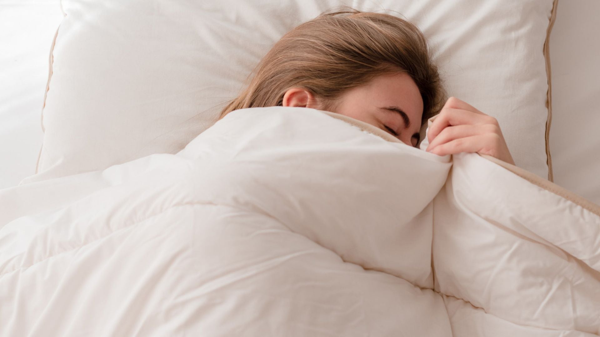 Dormir avec un oreiller de plumes, c'est bon ou pas? – Bel Âge