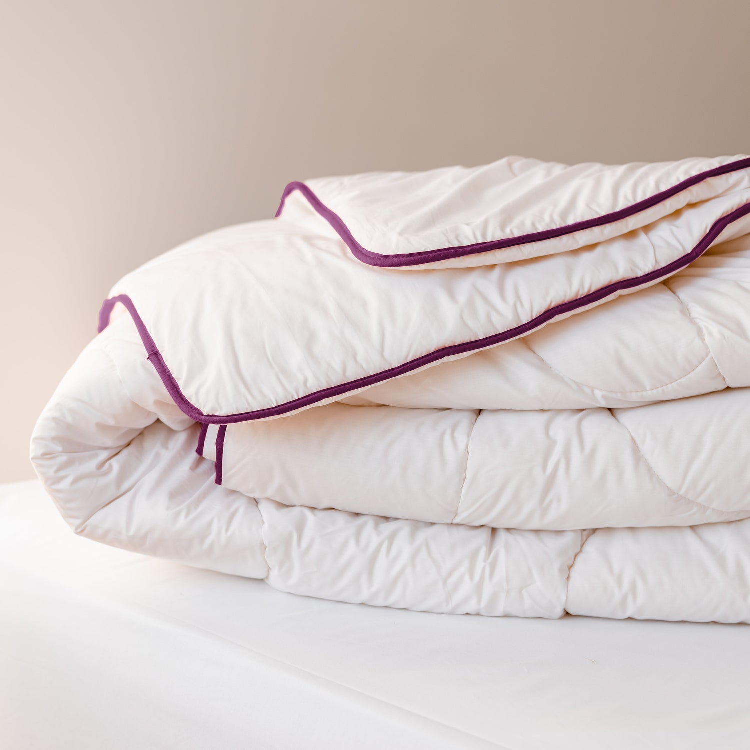 Couette Sénane bordée d'Aubergine