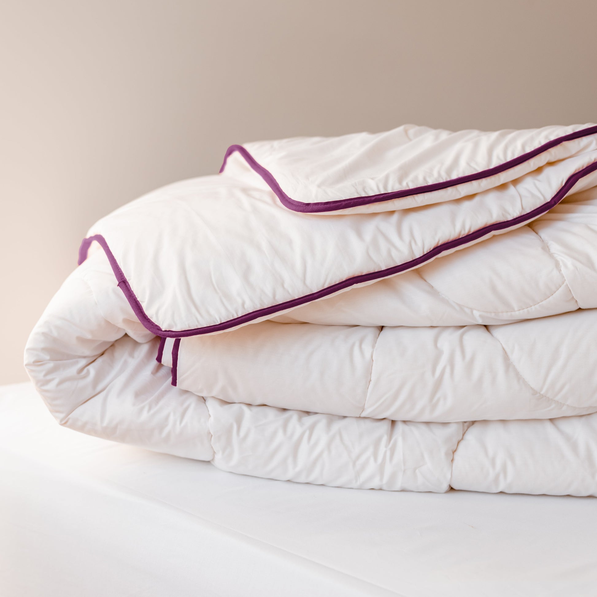 Couette Sénane bordée d'Aubergine