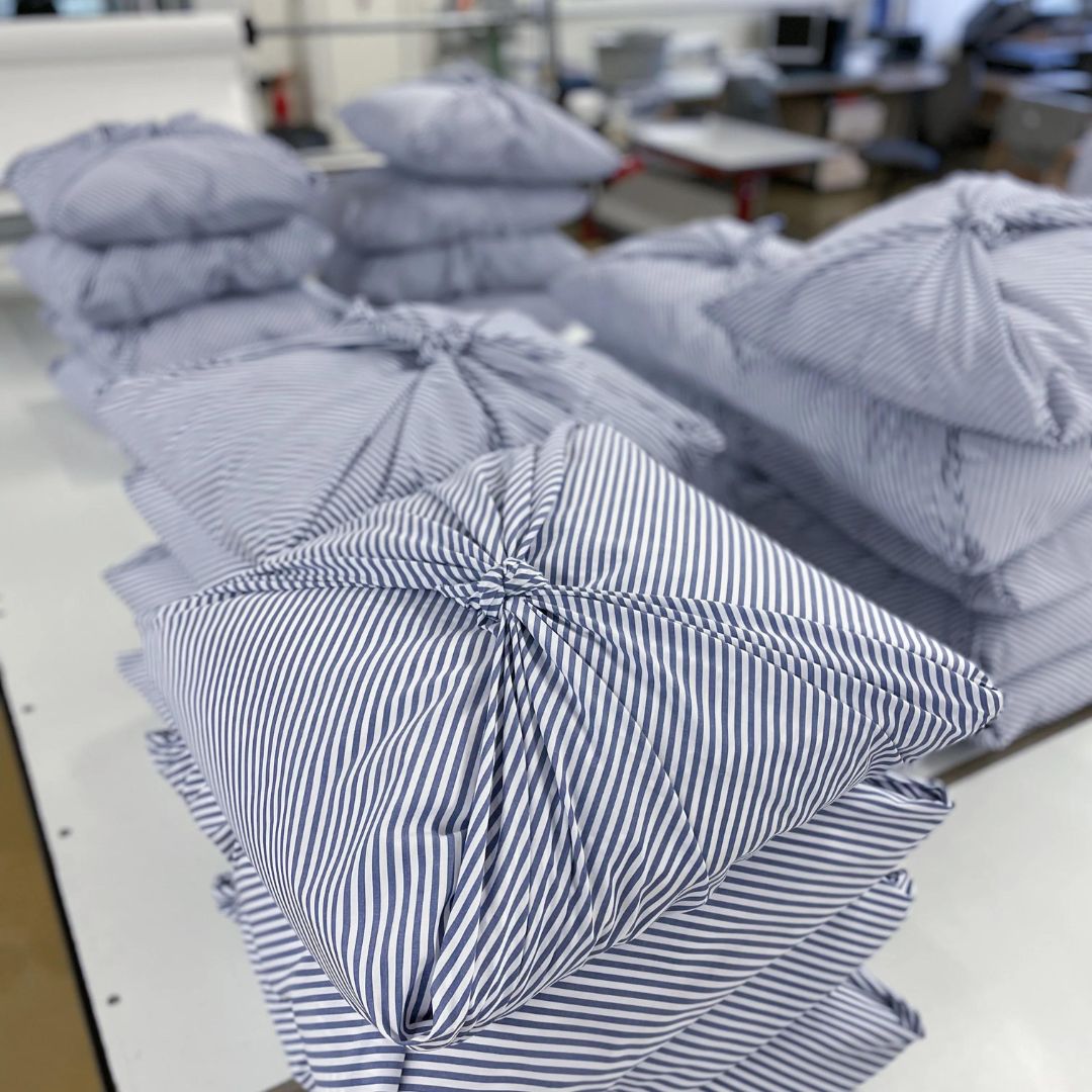 Les oreillers en laine Loulenn sont emballés dans un furoshiki