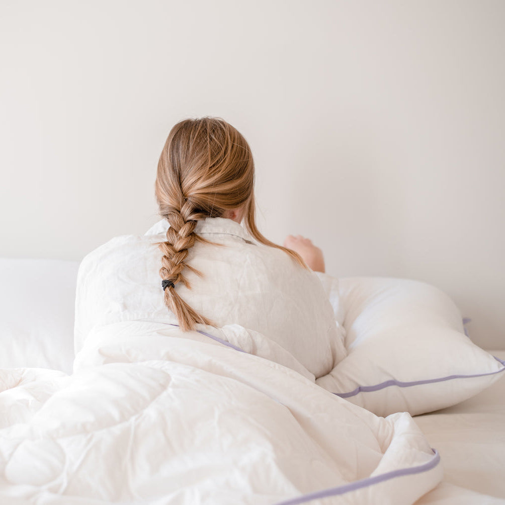 Jeune Femme sous sa couette Senane